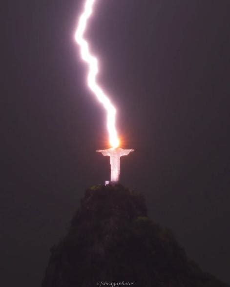 The Moment Lightning Strikes Rios Christ The Redeemer Statue