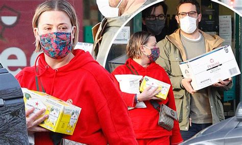 You can find lisa at lisareily.wordpress.com. Ant McPartlins ex Lisa Armstrong stocks up on wine with ...