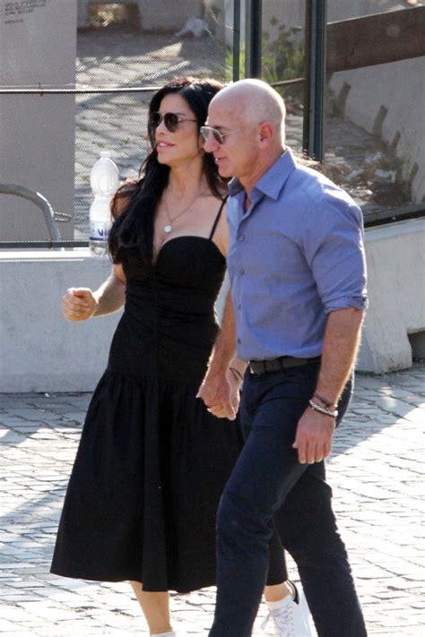 Jeff Bezos And Lauren Sanchez Pda In Rome After His Ex Files For Divorce