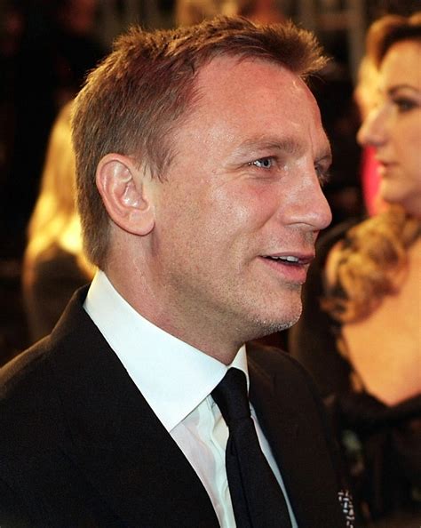 Daniel craig, in full daniel wroughton craig, (born march 2, 1968, chester, cheshire, england), english actor known for his restrained gravitas and ruggedly handsome features. Daniel Craig - Biquipédia