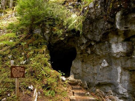 El Capitan Explore Inside Alaskas Largest Cave For An Enchanting Mi