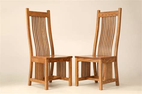They are unassuming, with little decoration but a minimalist appeal revealing the finish of the wood and the usually leather or canvas upholstery. Set of 4 Vintage Oak Mission Style Dining Chairs at 1stdibs