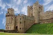 Warwick Castle - started building this castle in 1068 by William ...