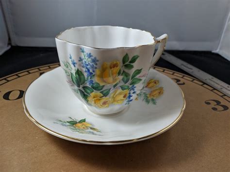 Yellow Roses Pattern Royal Windsor Fine Bone China Tea Cup And Saucer