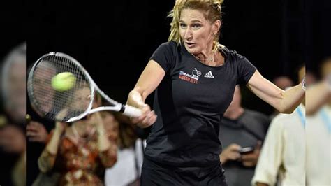 Steffi Graf Gives Serena Williams A Thumbs Up To Break Her Grand Slam
