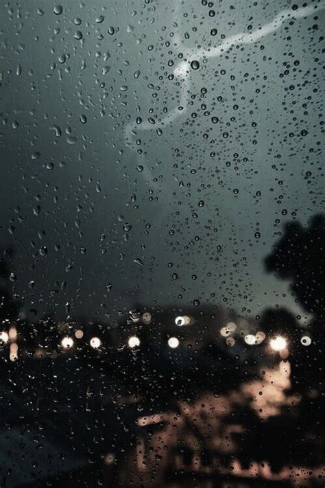 Pin By 𝑃𝑟𝑖𝑚𝑎𝑣𝑒𝑟𝑎 🌿 On Rainy Day Rainy Wallpaper Rain Photography