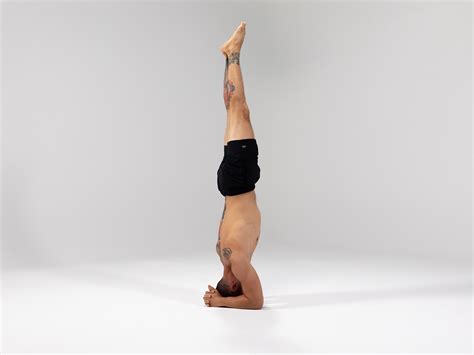 How To Do A Headstand Yoga Tutorial Alo Moves