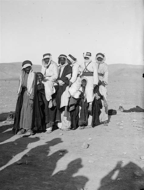 Striking Photos Of Bedouin Nomads At The Turn Of The Century War Photography Types Of