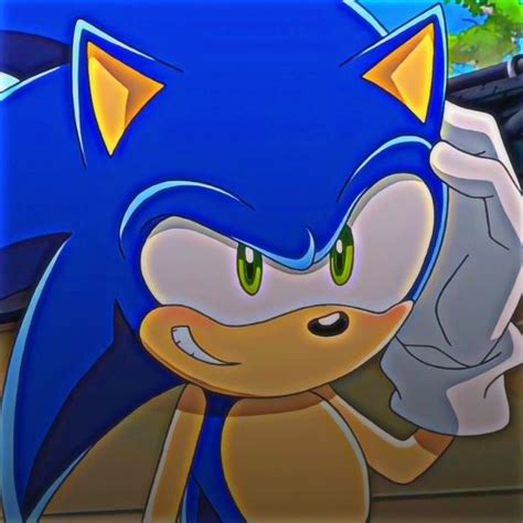 Sonic The Hedgehog Is Looking At Something In Front Of Him