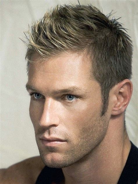 Chris hemsworth looks hot in the photo above, doesn't he? widows peak hairstyles men - Google Search | men's hair ...