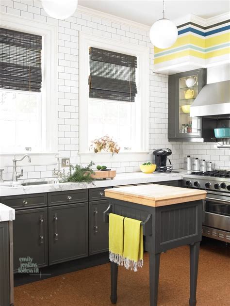 10 Southern Kitchens We Love In 2020 Kitchen Remodel Home Kitchens