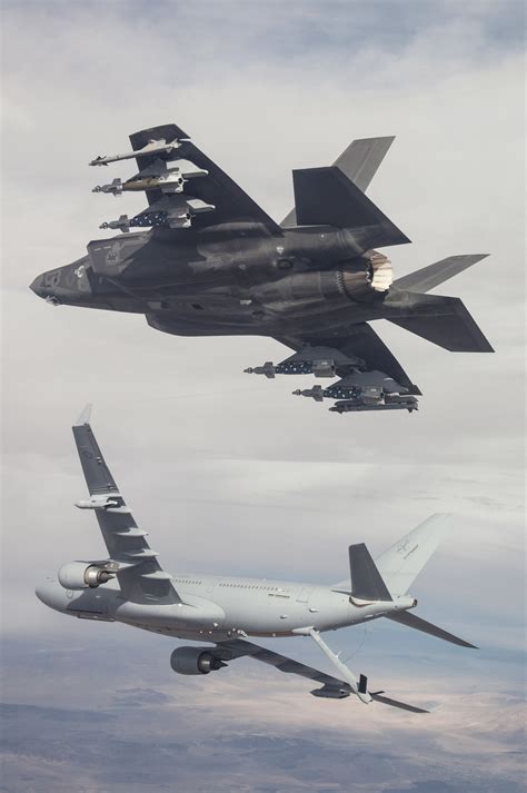 2019 melbourne air and space air showmelbourne, florida. KC-30A refueling F-35A with external stores - Alert 5