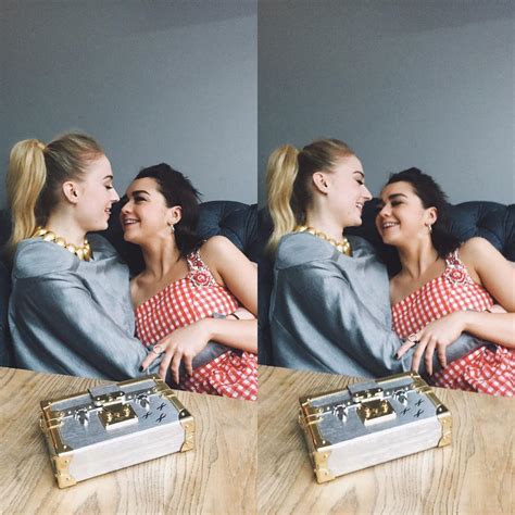 16 Adorable Photos Of Sophie Turner And Maisie Williamss