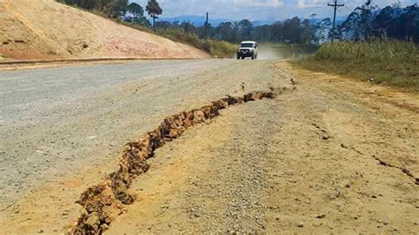 Powerful Quake Hits Papua New Guinea At Least 4 Dead