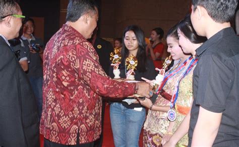 Dedi menyebutkan terkait jalur prestasi dan jalur siswa kurang mampu. Lepas Angkatan ke-24 Siswa Sisma Denpasar Tunjukkan ...