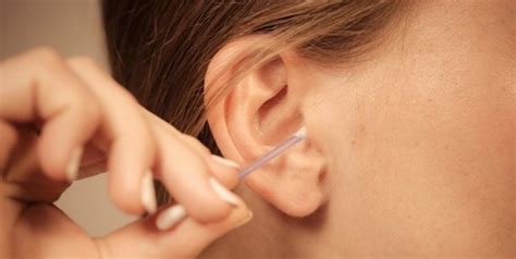 ¿por qué es peligroso limpiarse los oídos con hisopos y cómo debe hacerse correctamente