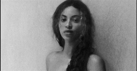 Pregnant Beyonce Goes Naked To Celebrate Her Twin Baby Announcement Mirror Online