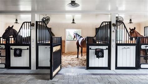 Pin By Jessica Sheffield On Home In The Country Luxury Horse Barns