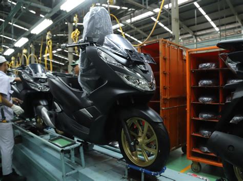 First up, we'll start with styling. Alasan AHM Recall Sepeda Motor Honda PCX 150 | Tagar