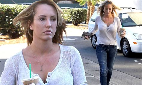 Charlie Sheens Ex Fiancee Brett Rossi Settles Lawsuit Against Hiv Positive Actor Daily Mail