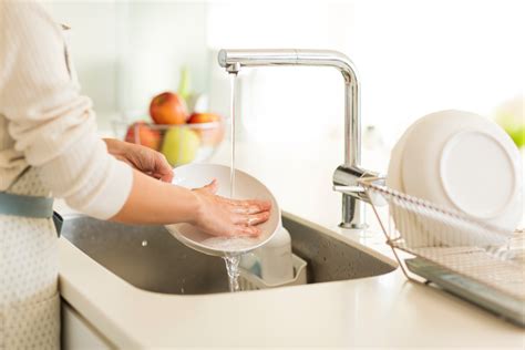 Hand Washing Dishes Vs Using The Dishwasher Homeselfe