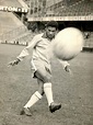 1958. Garrincha, lo lleva atado al pie...