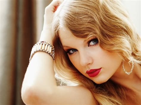 Celebrities Taylor Blue Blue Eyes 720p Bracelet Red Lip Eyes