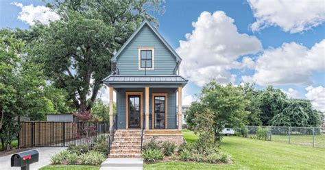Fixer upper remodel and abandoned properties available for sale. Fixer Upper's 'tiny house' wants nearly $1 million - Curbed