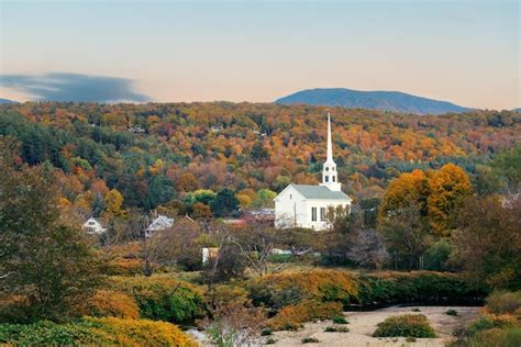 Premium Photo Stowe At Sunset In Autumn With Colorful Foliage And