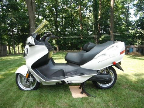 With the largest engine in its class, the burgman 650 rewards you with strong acceleration around town or on the highway. Buy 2006 Suzuki Burgman 650 Scooter on 2040-motos