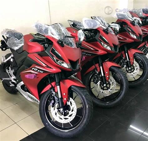 Unlike the r15 v3.0 on sale internationally, the indian (and also the australian) model makes do without the front brake feel become inconsistent throughout the bikes yamaha had coated up for us to experience and. 2017 Yamaha R15 V3 Price, Launch, Specifications, Mileage ...