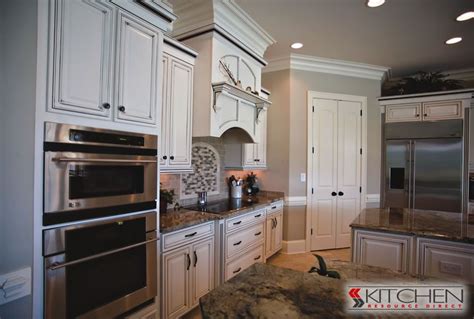 The color will fade to a cabinets can have impacts from kitchen appliances, leaking from the faucet, eternal stains from on the bright side, many brands have improve in choosing the ingredients to create the paint that is low. Bright White Cabinets with a Chocolate Glaze | Online ...