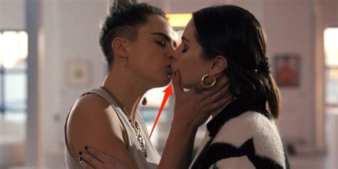 Only Murders In The Building Season 2 Selena Gomez Cara Delevingne Kiss
