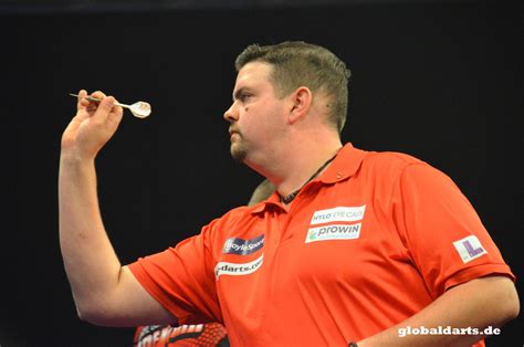 Bei deco direct® finden sie geschenkideen für dartspieler für jeden anlass: Gabriel Clemens / Gabriel Clemens Dartspieler Portrat Bei ...