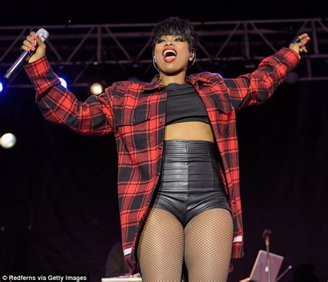 Jennifer Hudson In Raunchy Fishnets And Boots As She Performs In