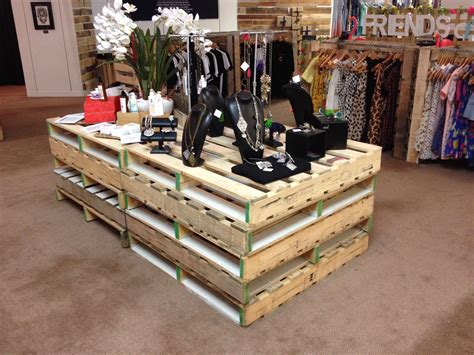 Pallet Table Display Unit Window Displays For Store Pinterest
