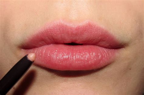 What Causes Small Bumps On Lips