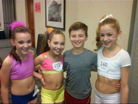 Kendall Maddieand Chloe Dance Moms Photo 31881293 Fanpop