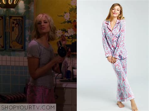 2 Broke Girls Season 4 Episode 6 Carolines Pink Eiffel Tower Pajamas Shop Your Tv