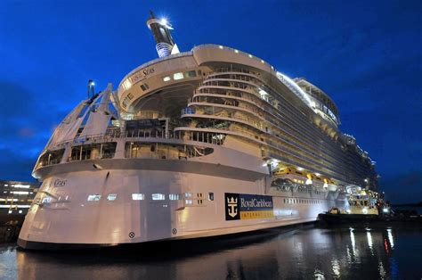 Amazing World Oasis Of The Seas The Largest Luxury Cruise Ship In