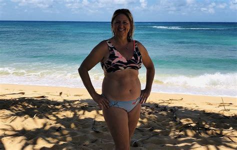 physician who saved man s life wearing a bikini goes viral