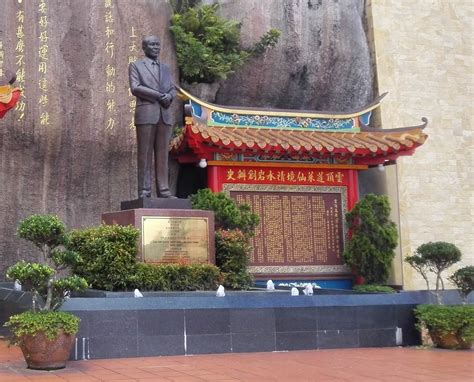 It is fully funded by genting berhad, even last time during the genting berhad founder, lim goh tong's 90th birthday, they donated rm 10 million or usd 2.5 million to the temple. My Blogs: Chin Swee Caves Temple Genting Highlands