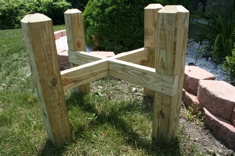 Rain barrel stand out of recycled pallets. 4076170_orig.jpg (1100×733) | Rain barrel stand, Water barrel, Rain barrel