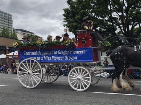 2019 Grand Floral Parade Draws Thousands Downtown To Celebrate