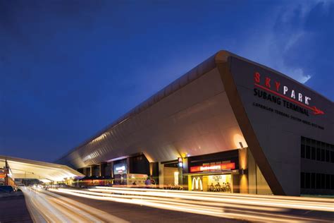 It is a place where all the latest cafés open at, to cater to the younger crowd. Taxi to Subang Airport - MYCAB2KLIA