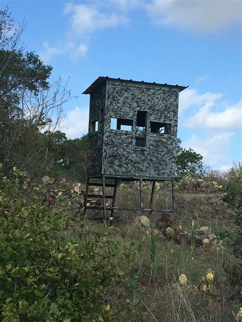 Pin By Darrell On Hunting Stands Deer Hunting Blinds