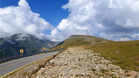 It connects novaci, south of parâng mountains, to sebeș in the north. Transalpina Road