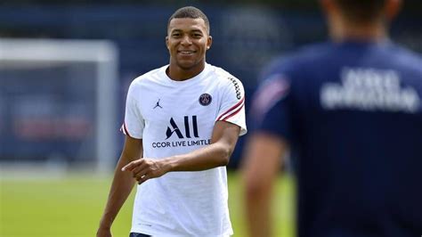 Ligue 1 Peace And Love For Mbappe At Psg Marca