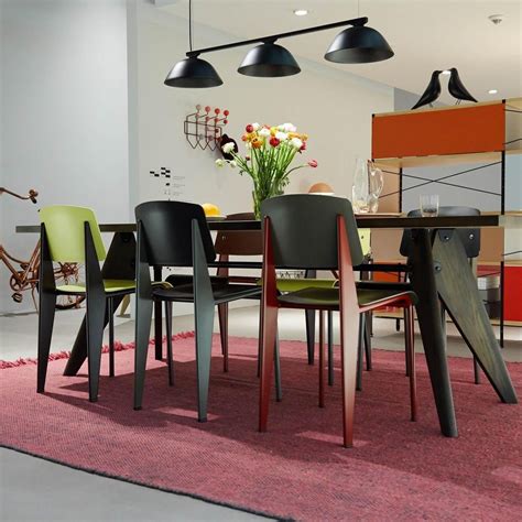 Wenn sie vitra stühle kaufen, können sie auf langlebigkeit bei jedem modell vertrauen. Standard SP Prouvé Stuhl | Vitra | AmbienteDirect.com