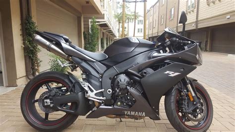 This version of the r1 recieved a few changes in 2006 including a longer wheelbase and a limited edition sp version was made available with ohlins suspension, marchesini wheels and a. 2007 Yamaha R1 Raven Motorcycles for sale